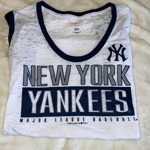 Genuine Merchandise Tops - New York Yankees Tshirt